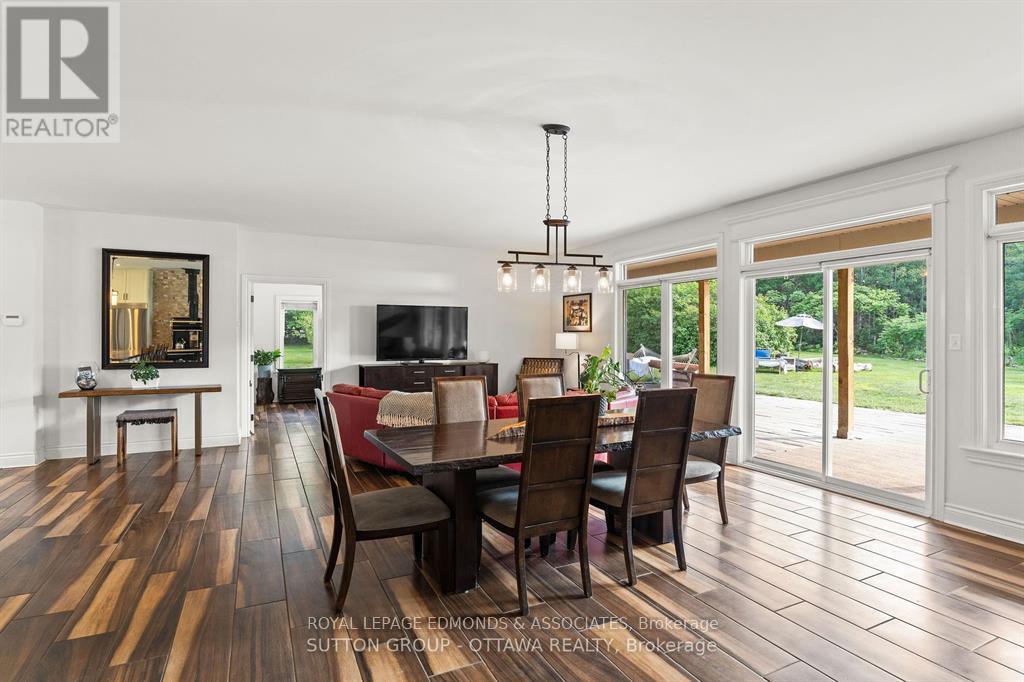 1448 Woito Station Road, Laurentian Valley, Ontario K8A 6W6 - Photo 7 - X12610938