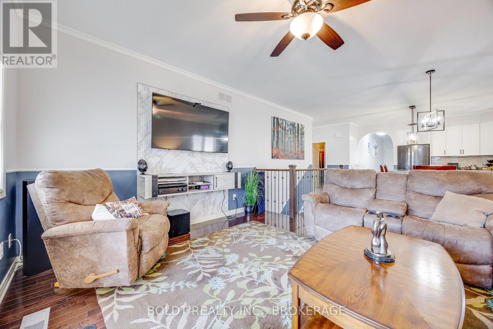 1127 Pelham Street, Pelham, Ontario L3C 3E4 - Photo 11 - X12610912