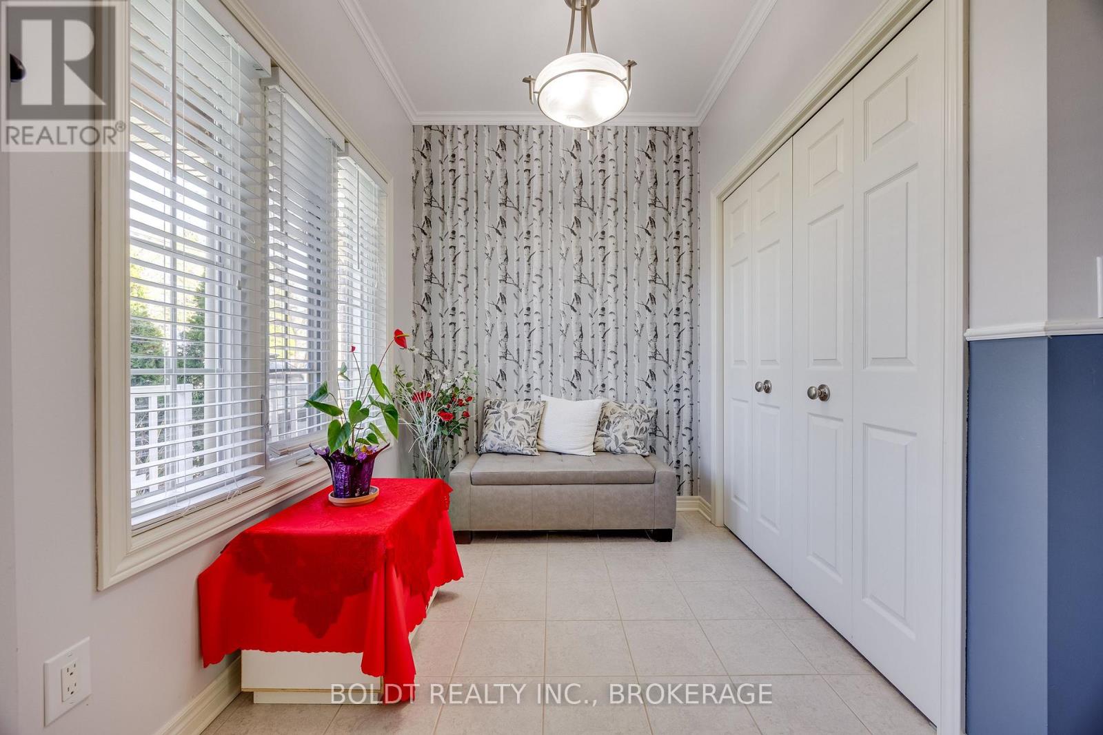 1127 Pelham Street, Pelham, Ontario L3C 3E4 - Photo 12 - X12610912