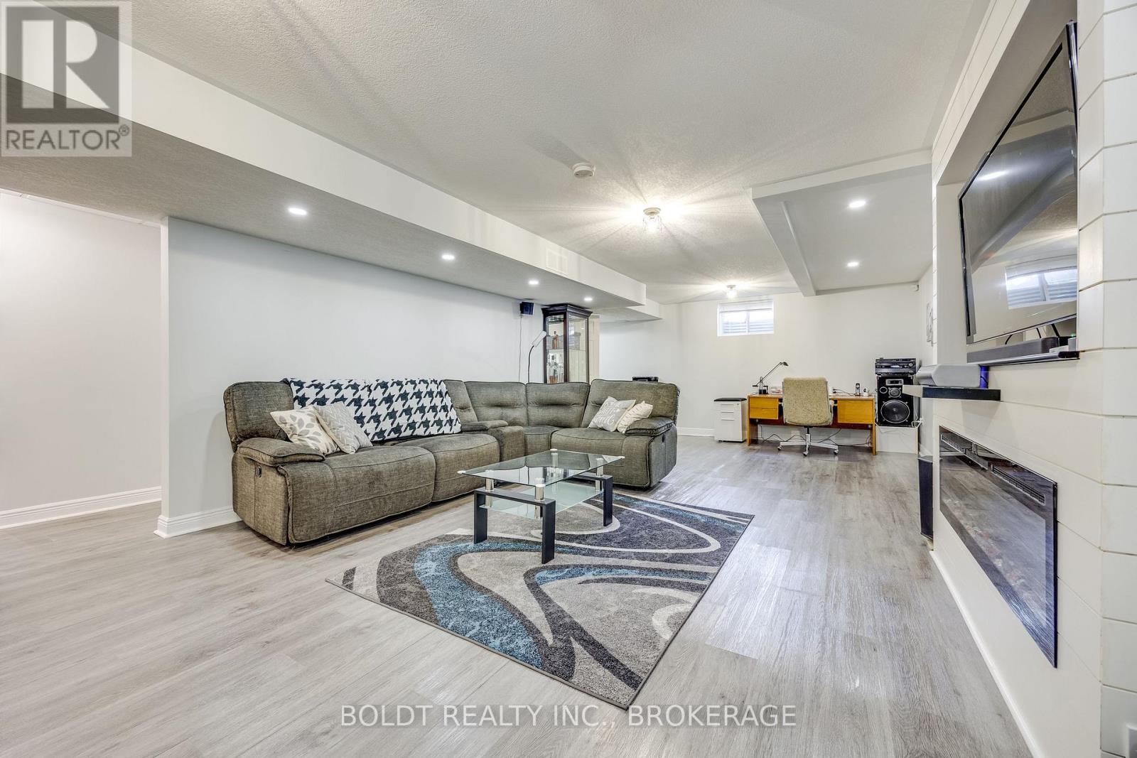 1127 Pelham Street, Pelham, Ontario L3C 3E4 - Photo 21 - X12610912