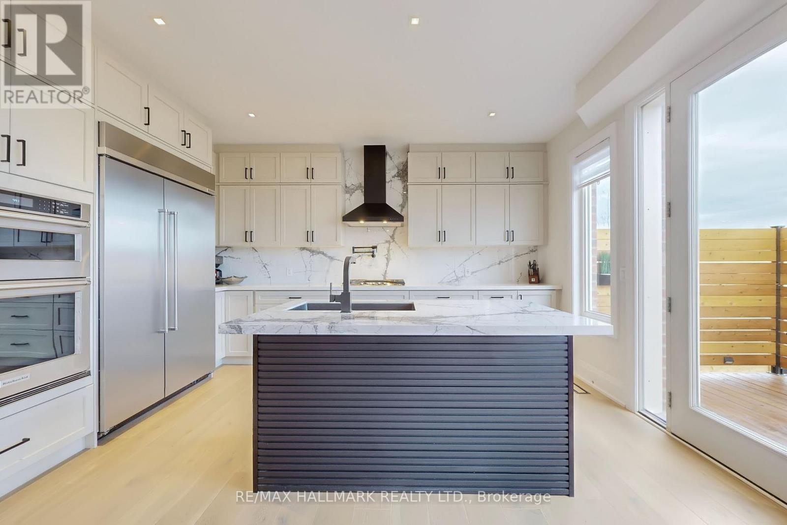 61 Strathgreen Lane, Georgina, Ontario  L4P 0J3 - Photo 14 - N12482277