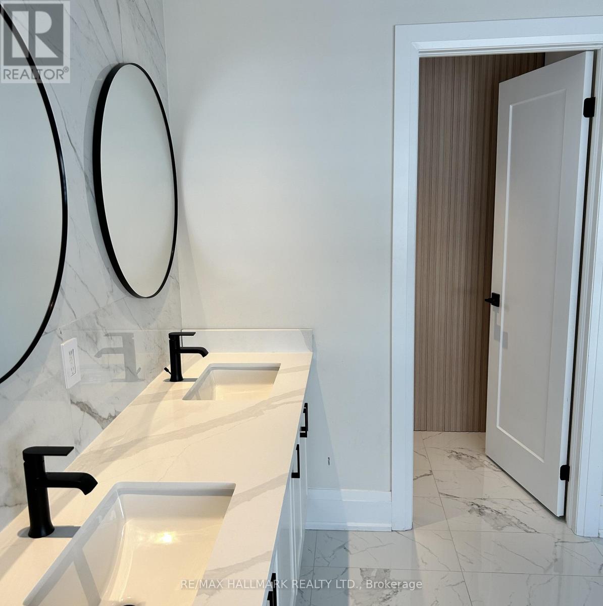 61 Strathgreen Lane, Georgina, Ontario  L4P 0J3 - Photo 37 - N12482277