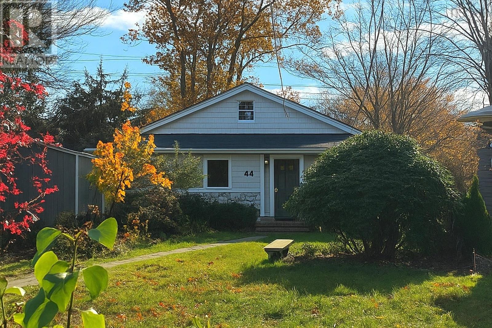 44 Courtney Road, Dartmouth, Nova Scotia  B3A 4B8 - Photo 1 - 202527844