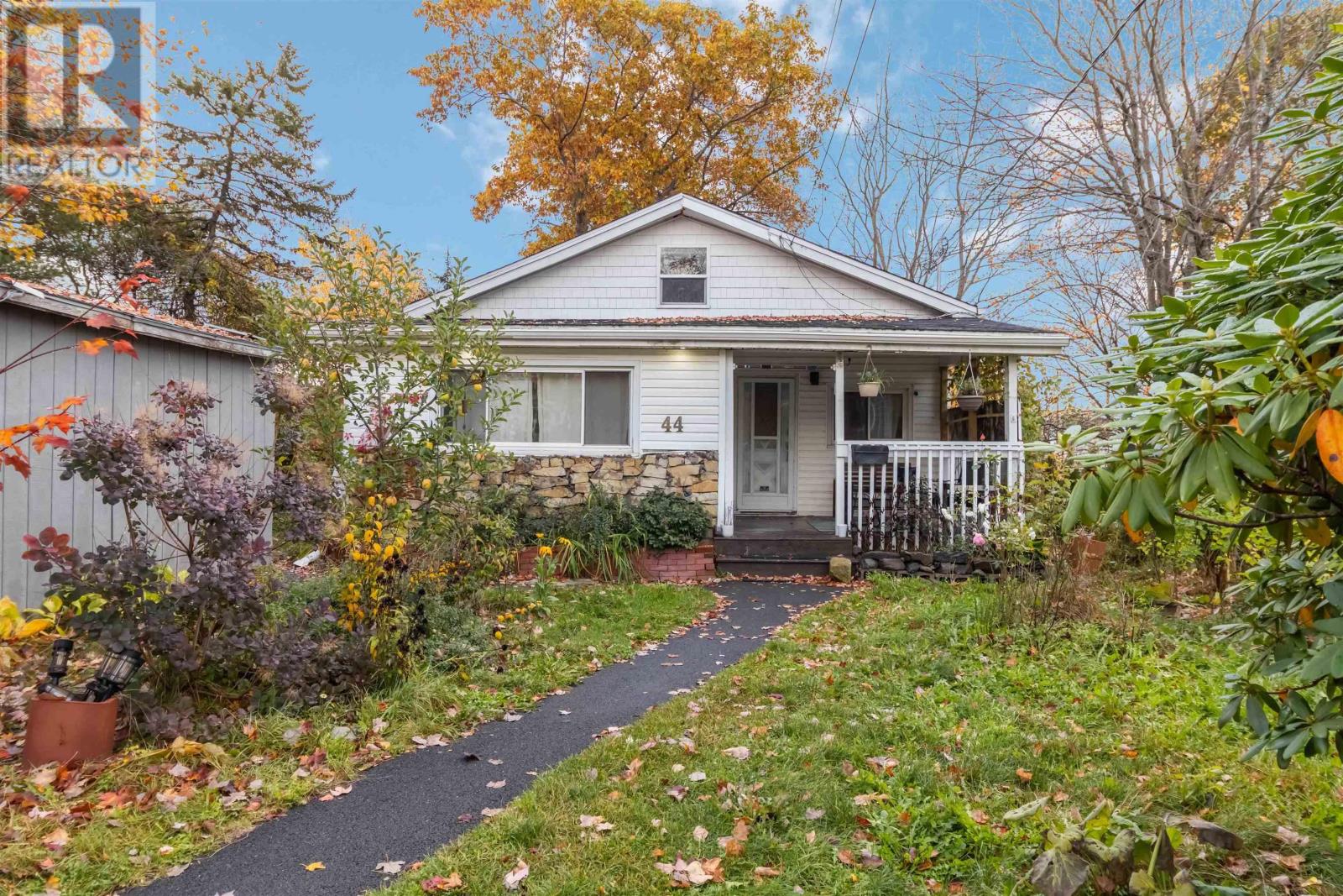 44 Courtney Road, Dartmouth, Nova Scotia  B3A 4B8 - Photo 2 - 202527844