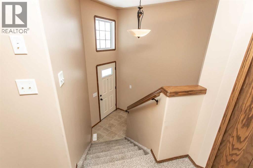 24 Iverson Close, Red Deer, Alberta  T4R 3M9 - Photo 2 - A2274363