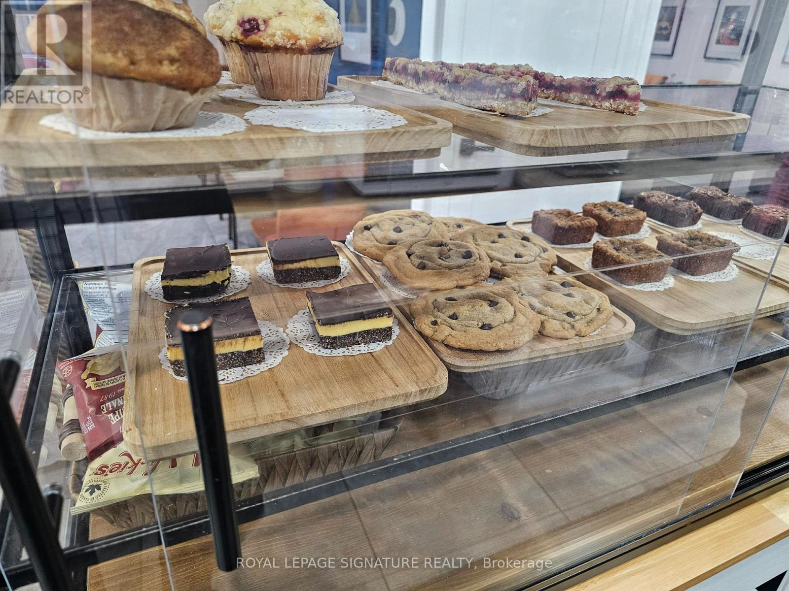 42 Wellington Street E, Aurora, Ontario  L4G 1H5 - Photo 10 - N12610914