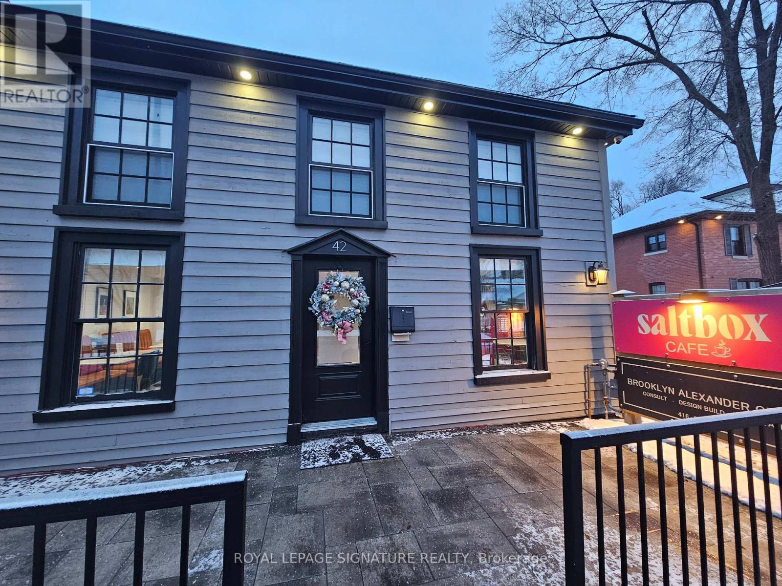 42 Wellington Street E, Aurora, Ontario  L4G 1H5 - Photo 2 - N12610914