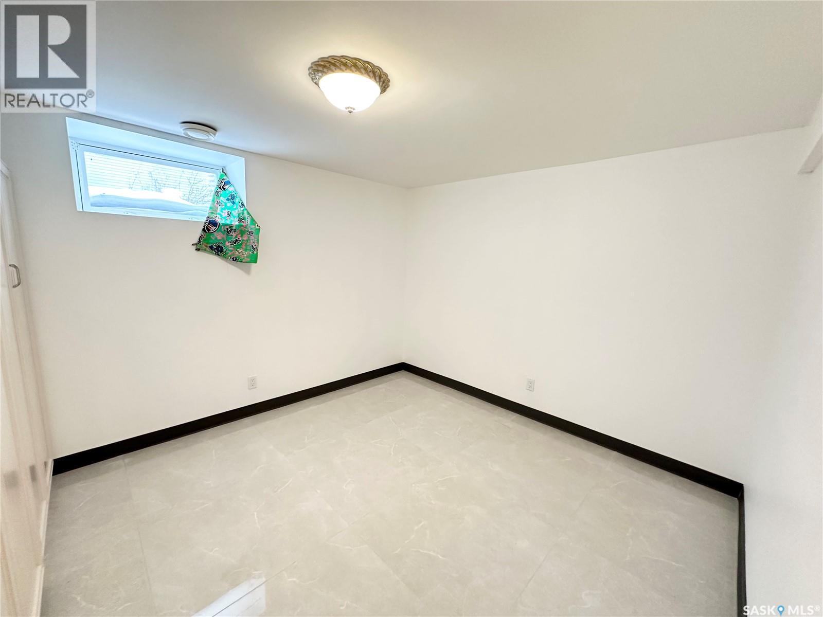 405 2nd Street, Dundurn, Saskatchewan  S0K 1K0 - Photo 21 - SK025375