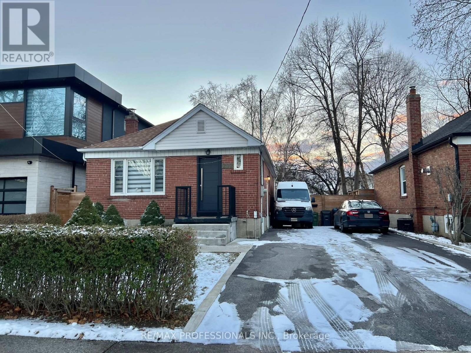 202 Gamma Street, Toronto, Ontario  M8W 4G5 - Photo 1 - W12610904