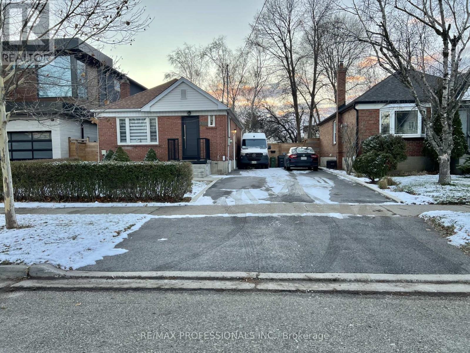 202 Gamma Street, Toronto, Ontario  M8W 4G5 - Photo 2 - W12610904