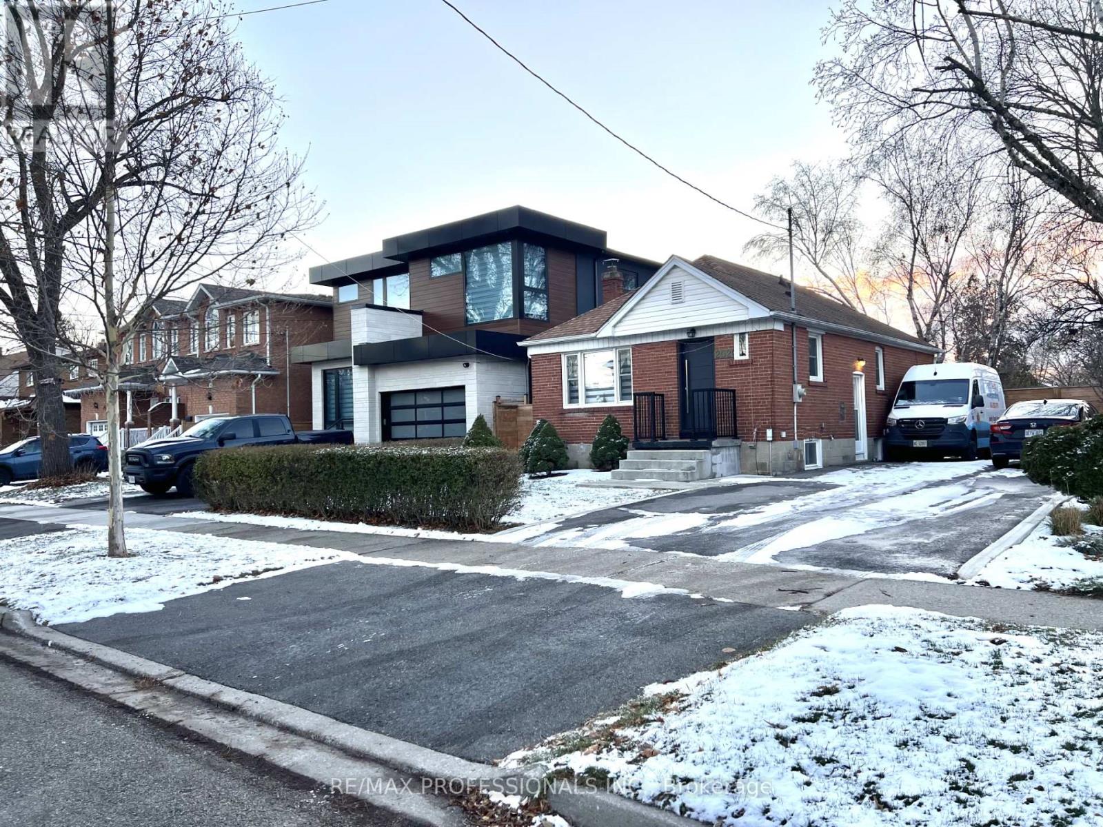 202 Gamma Street, Toronto, Ontario  M8W 4G5 - Photo 3 - W12610904