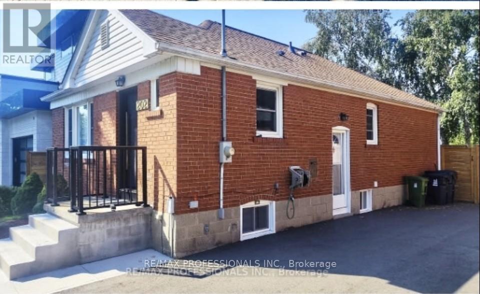202 Gamma Street, Toronto, Ontario  M8W 4G5 - Photo 4 - W12610904