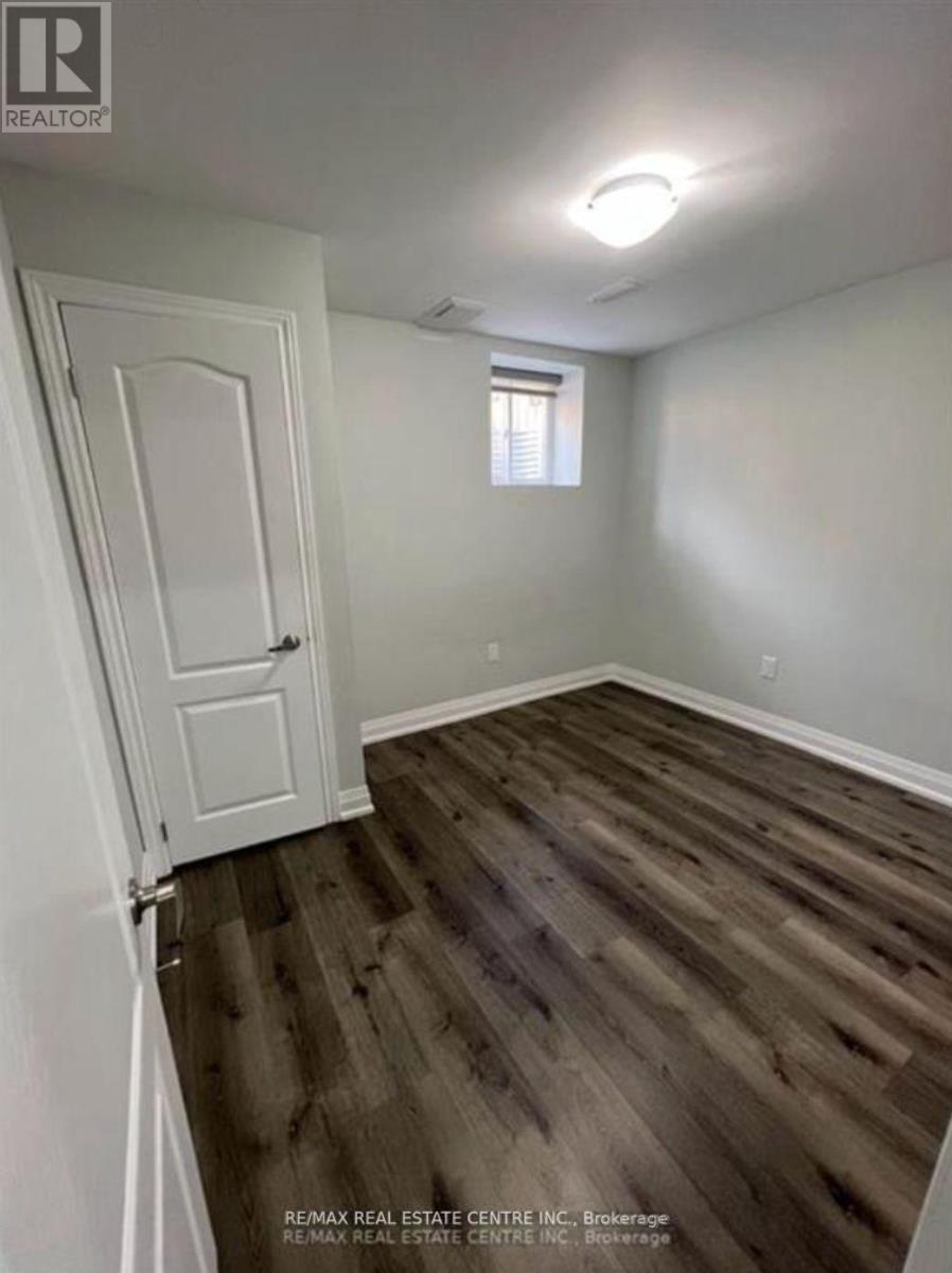 23 Neil Promenade, Caledon, Ontario  L7C 4H6 - Photo 4 - W12610924