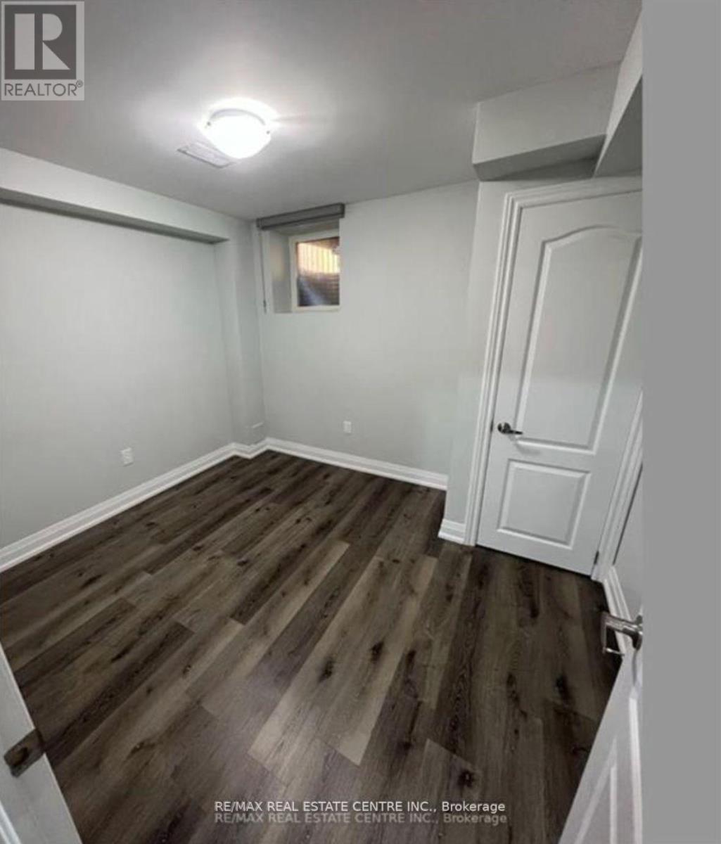 23 Neil Promenade, Caledon, Ontario  L7C 4H6 - Photo 5 - W12610924