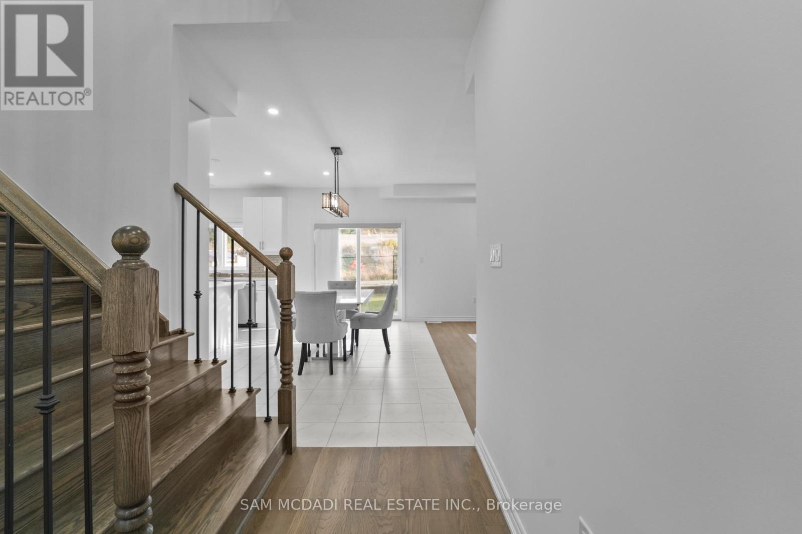 Upper - 4008 Highland Park Drive, Lincoln, Ontario  L3J 0T1 - Photo 12 - X12610954