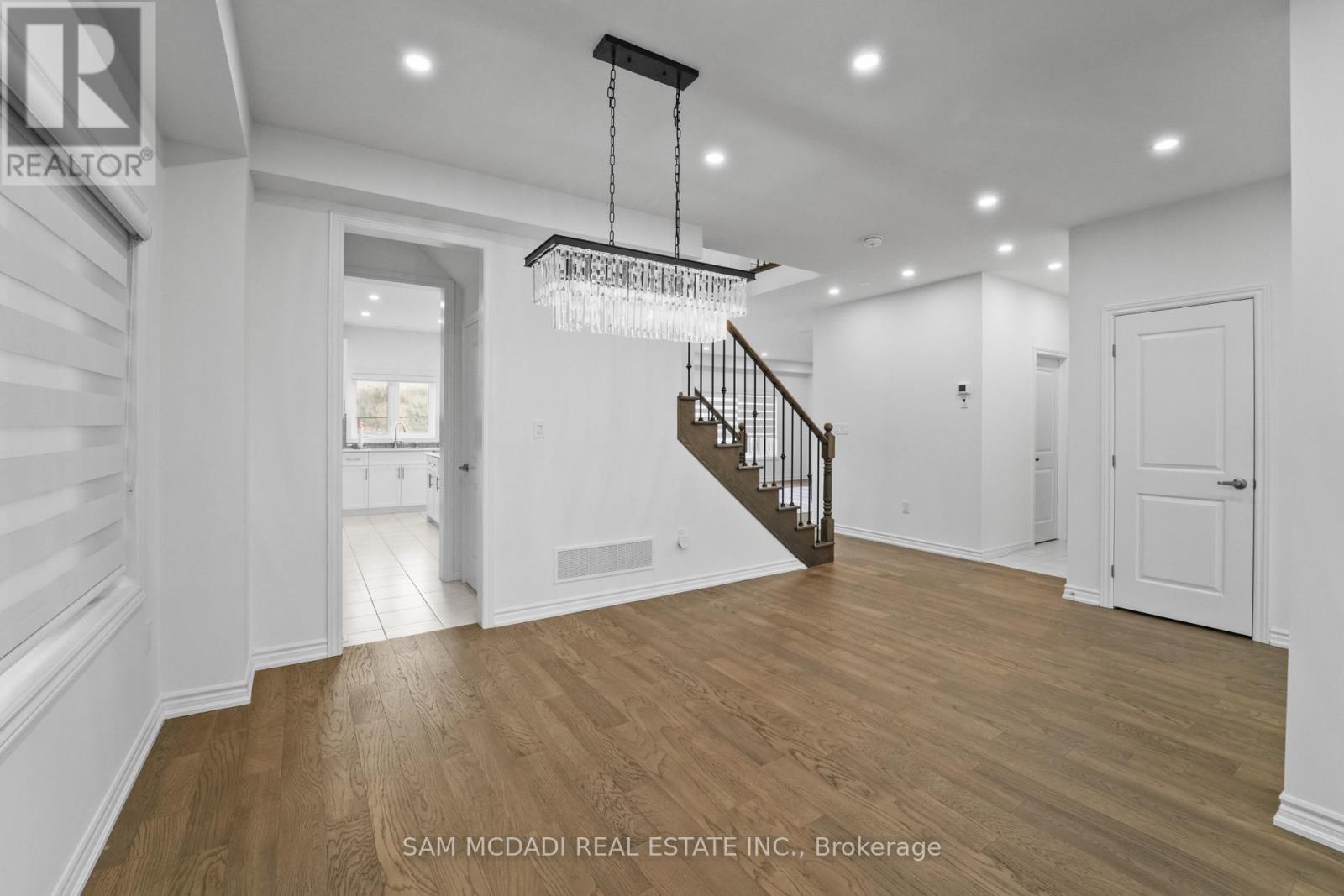 Upper - 4008 Highland Park Drive, Lincoln, Ontario  L3J 0T1 - Photo 7 - X12610954