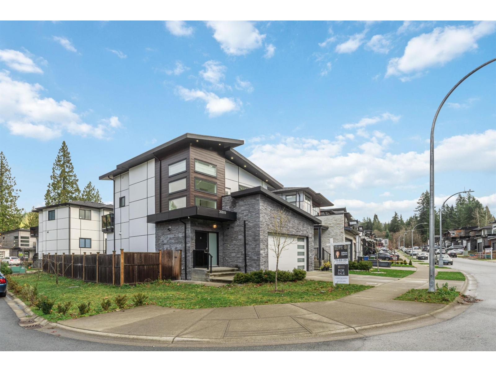 36689 Dianne Brook Avenue, Abbotsford, British Columbia  V3G 0H4 - Photo 1 - R3046011