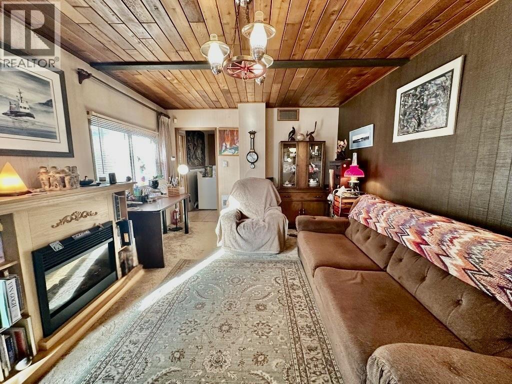 6808 Stokes Road, 100 Mile House, British Columbia  V0K 2E2 - Photo 8 - R3070803