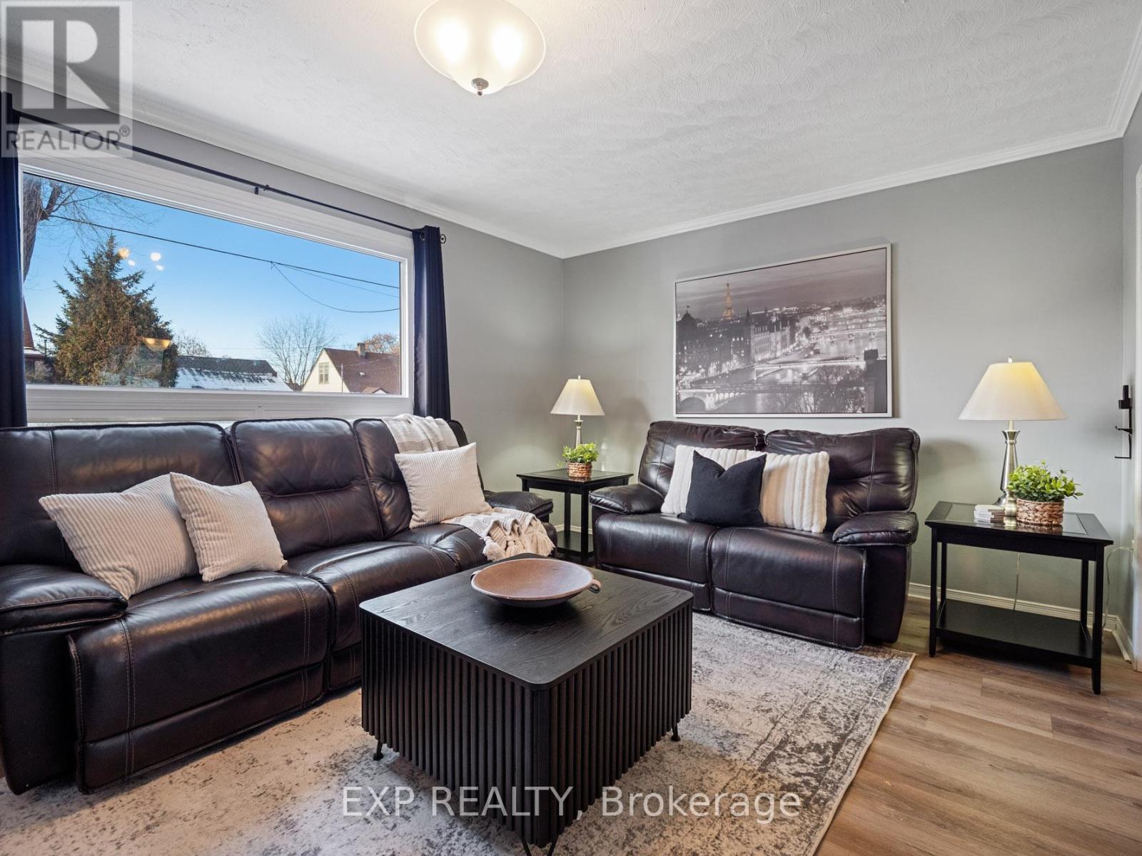 4354 Fifth Avenue, Niagara Falls, Ontario L2E 4R2 - Photo 12 - X12611046