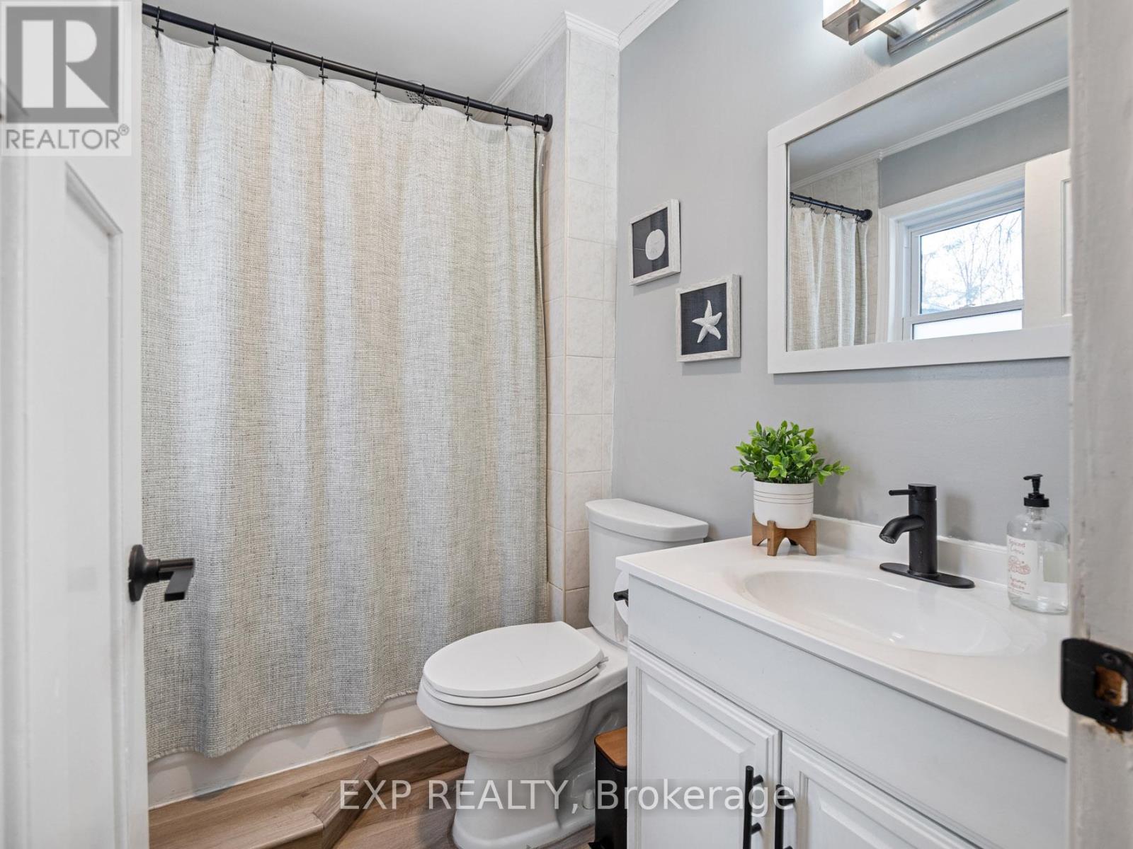 4354 Fifth Avenue, Niagara Falls, Ontario L2E 4R2 - Photo 14 - X12611046