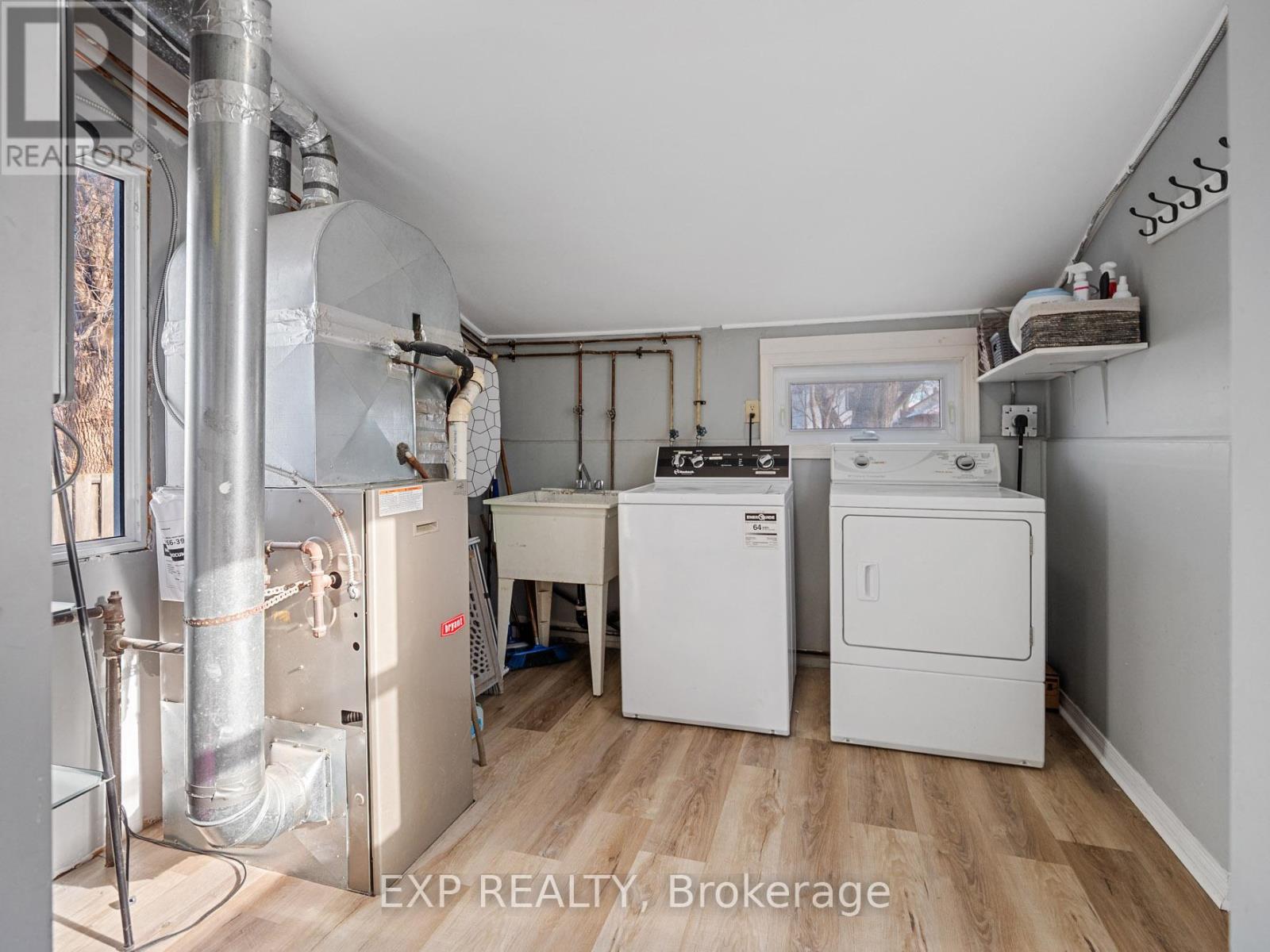 4354 Fifth Avenue, Niagara Falls, Ontario L2E 4R2 - Photo 15 - X12611046