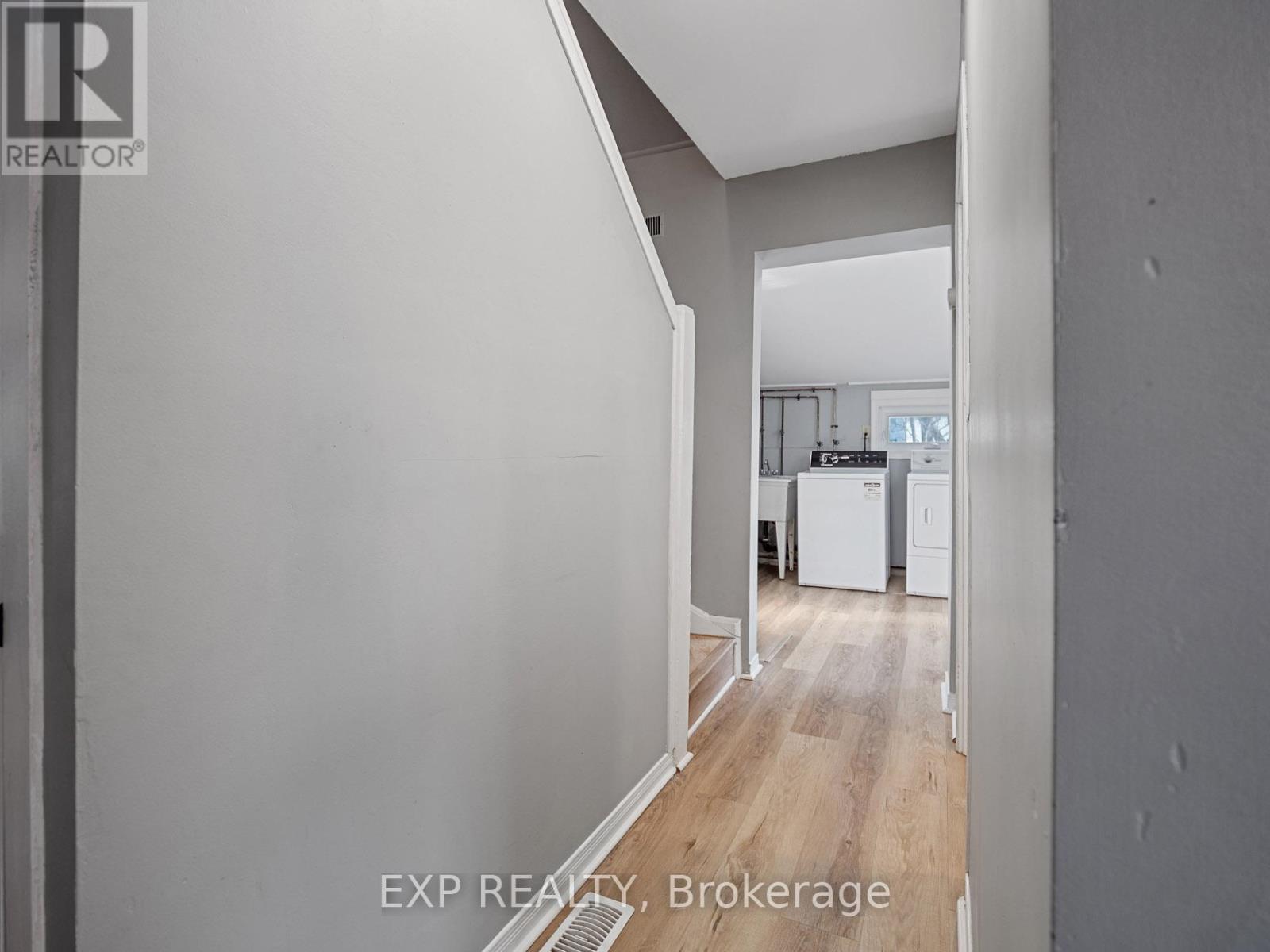 4354 Fifth Avenue, Niagara Falls, Ontario L2E 4R2 - Photo 16 - X12611046