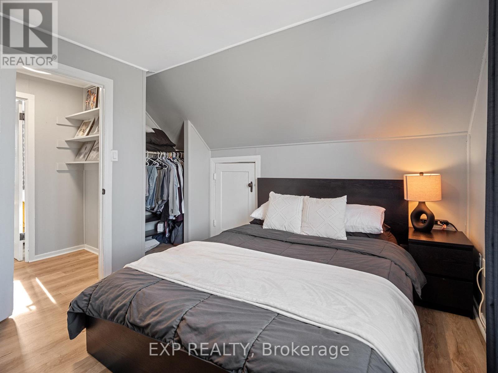 4354 Fifth Avenue, Niagara Falls, Ontario L2E 4R2 - Photo 18 - X12611046