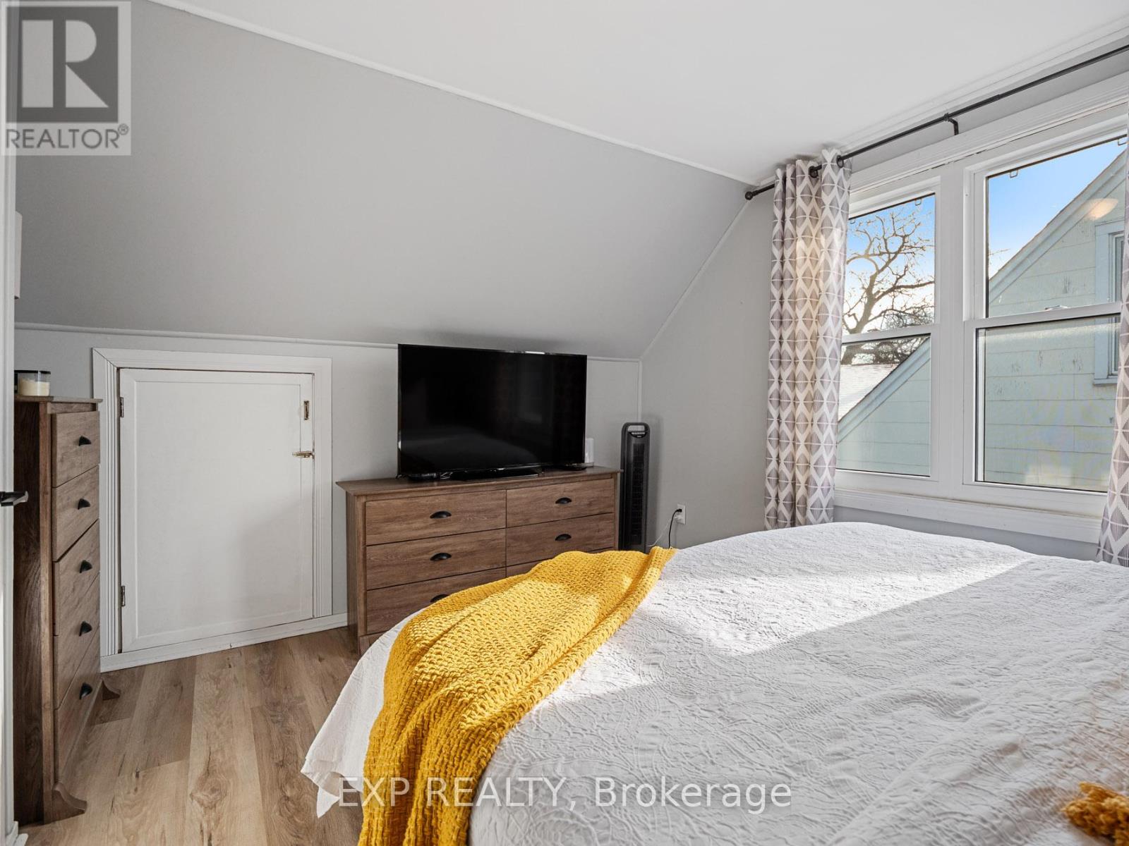 4354 Fifth Avenue, Niagara Falls, Ontario L2E 4R2 - Photo 21 - X12611046