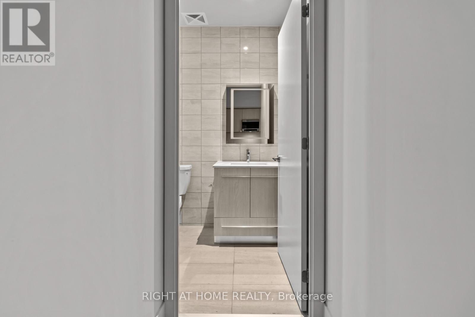 4205 - 8 Cumberland Street, Toronto, Ontario  M4W 0B6 - Photo 10 - C12610980