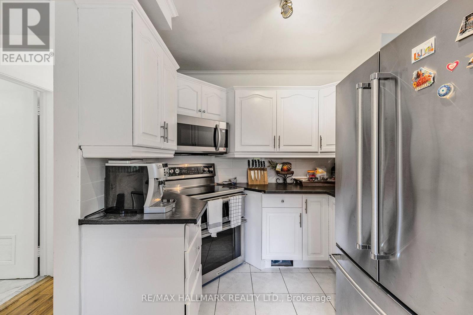 80 Berkinshaw Crescent, Toronto, Ontario  M3B 2T2 - Photo 15 - C12610988