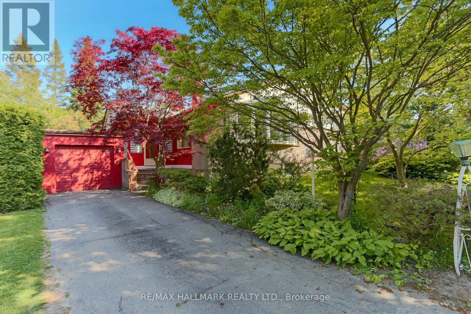 80 Berkinshaw Crescent, Toronto, Ontario  M3B 2T2 - Photo 2 - C12610988