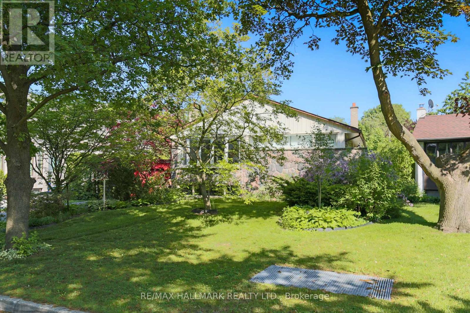 80 Berkinshaw Crescent, Toronto, Ontario  M3B 2T2 - Photo 38 - C12610988