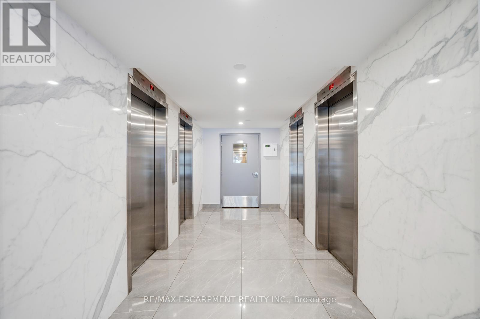 206 - 10 Edgecliff Golfway, Toronto, Ontario M3C 3A3 - Photo 3 - C12611044