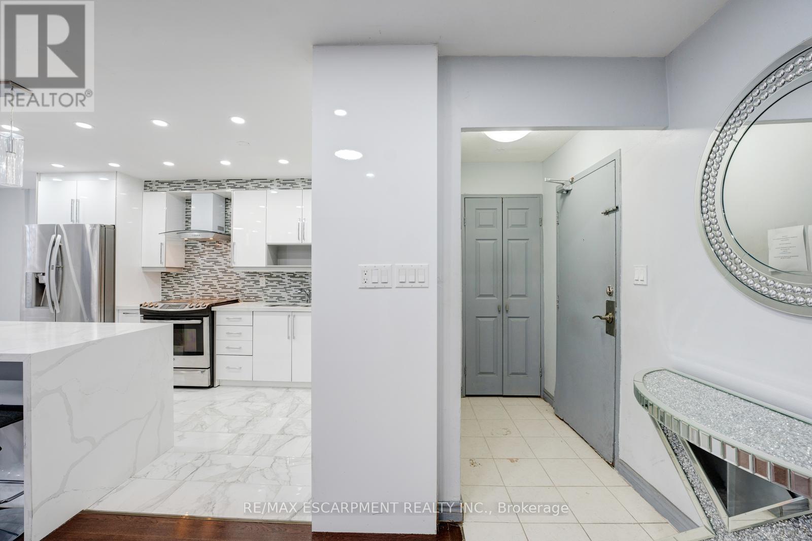 206 - 10 Edgecliff Golfway, Toronto, Ontario M3C 3A3 - Photo 4 - C12611044