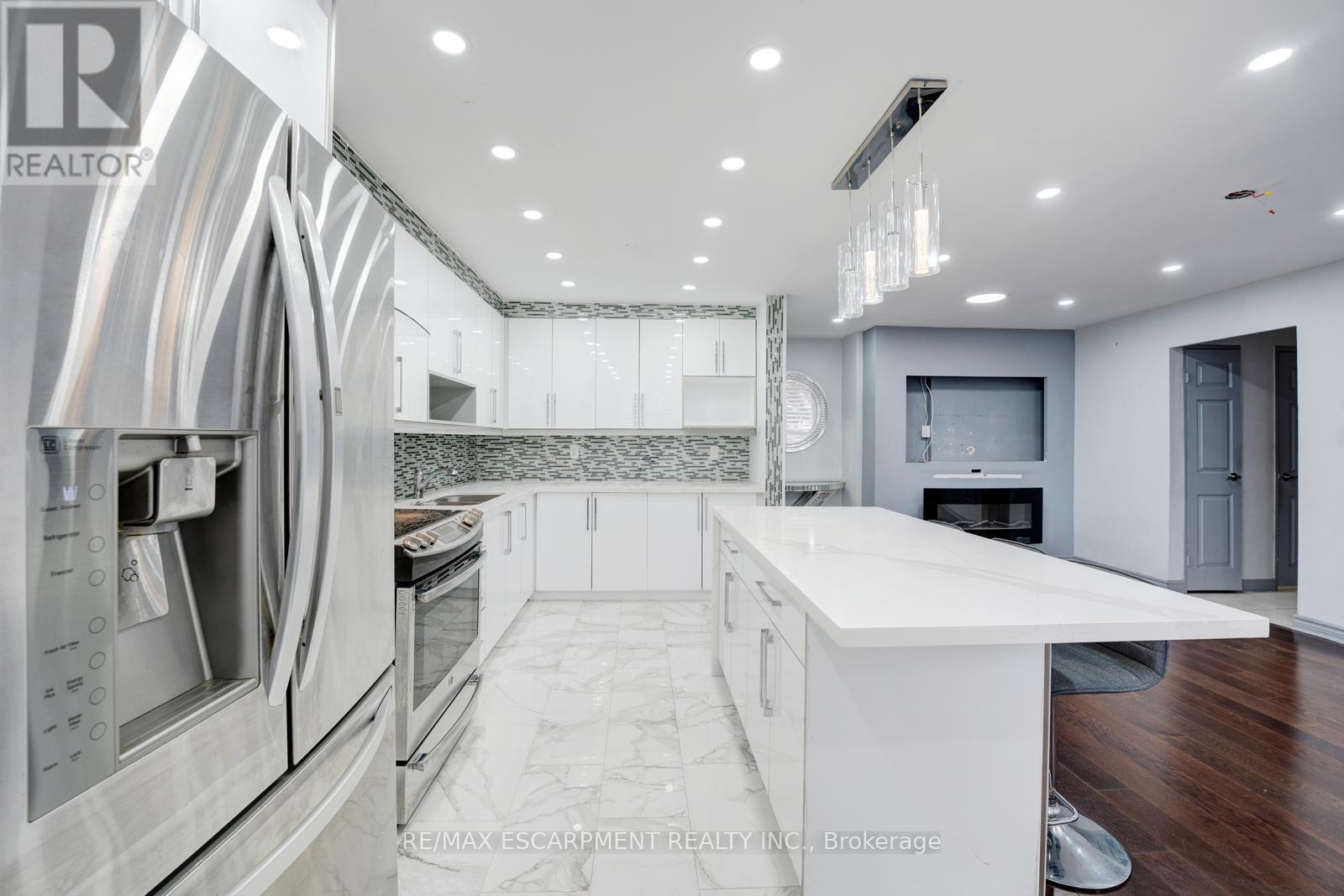 206 - 10 Edgecliff Golfway, Toronto, Ontario M3C 3A3 - Photo 9 - C12611044