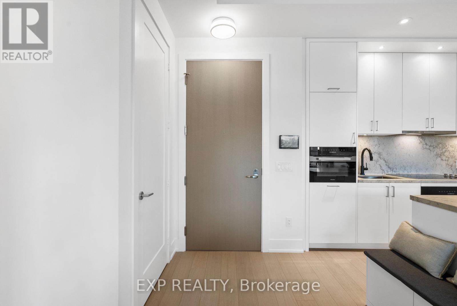 301 - 397 Royal Orchard Boulevard, Markham, Ontario  L3T 0H3 - Photo 3 - N12611022