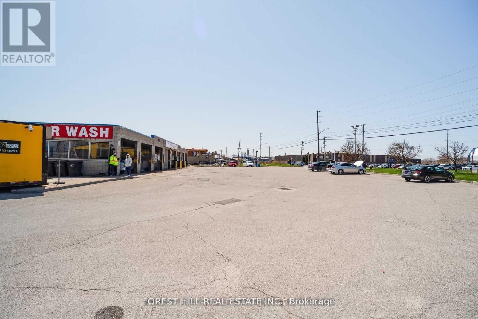 2524 Royal Windsor Drive, Oakville, Ontario  L5J 1K7 - Photo 4 - W12610976