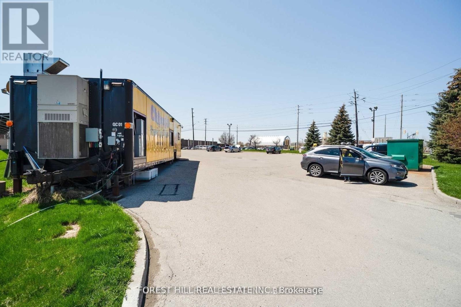 2524 Royal Windsor Drive, Oakville, Ontario  L5J 1K7 - Photo 5 - W12610976