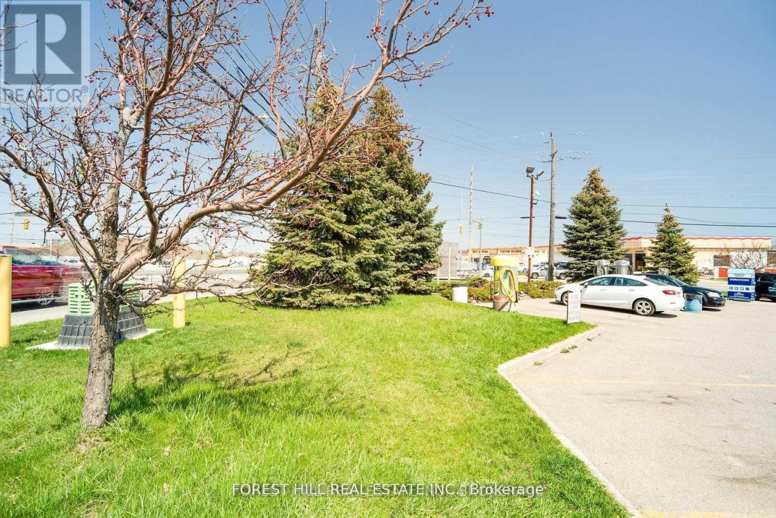 2524 Royal Windsor Drive, Oakville, Ontario  L5J 1K7 - Photo 8 - W12610976