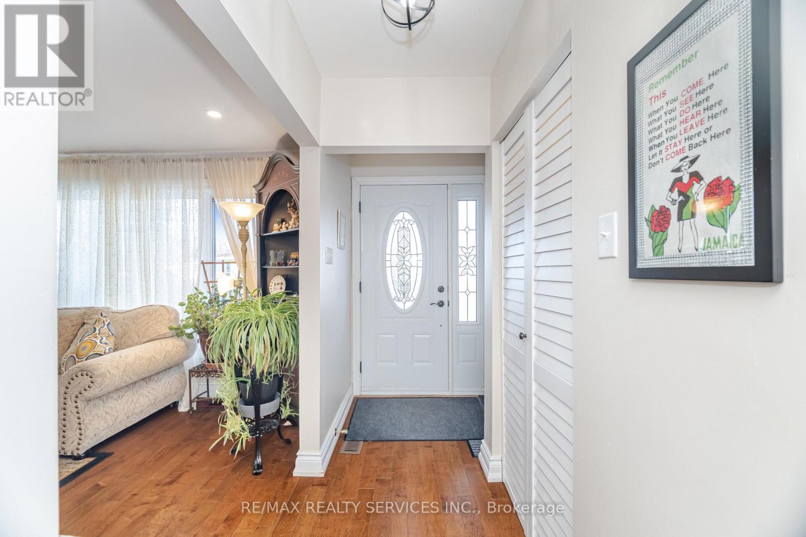 9 Aintree Crescent, Brampton, Ontario  L6T 2T3 - Photo 8 - W12611016