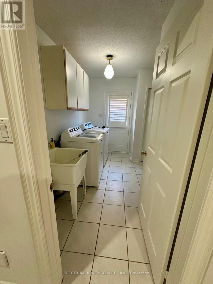 2178 Bader Crescent, Burlington, Ontario  L7P 4N5 - Photo 10 - W12611040