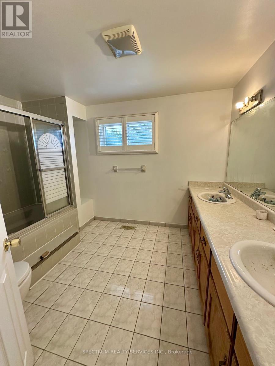 2178 Bader Crescent, Burlington, Ontario  L7P 4N5 - Photo 13 - W12611040