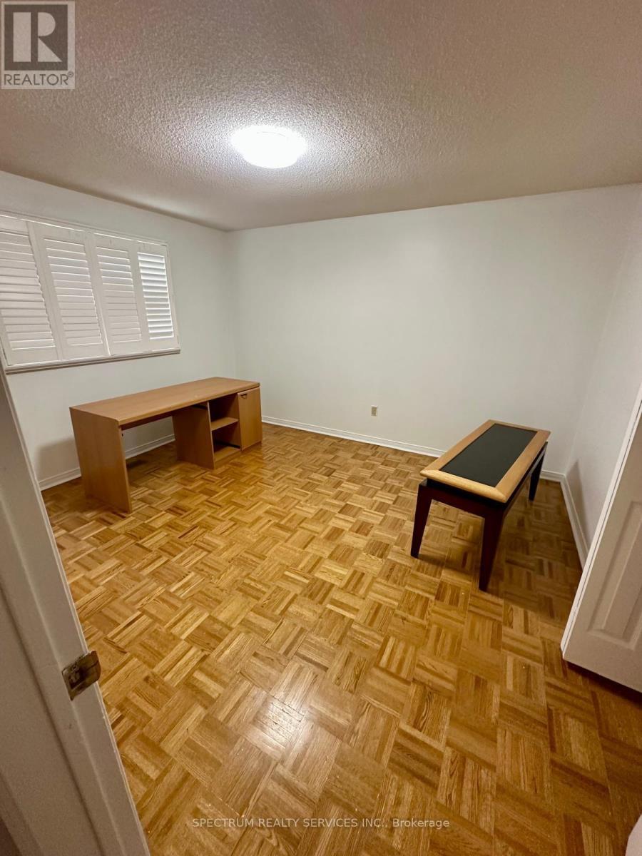 2178 Bader Crescent, Burlington, Ontario  L7P 4N5 - Photo 14 - W12611040