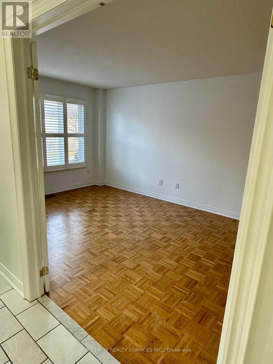 2178 Bader Crescent, Burlington, Ontario  L7P 4N5 - Photo 3 - W12611040