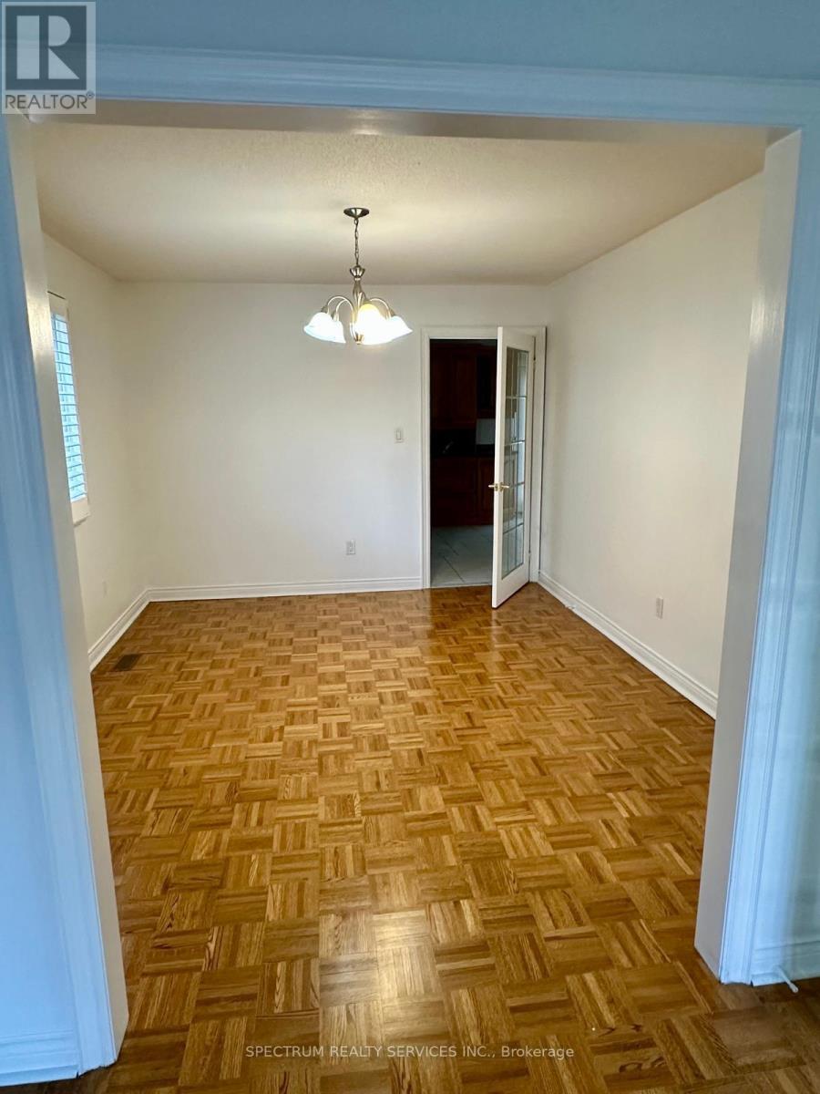 2178 Bader Crescent, Burlington, Ontario  L7P 4N5 - Photo 5 - W12611040