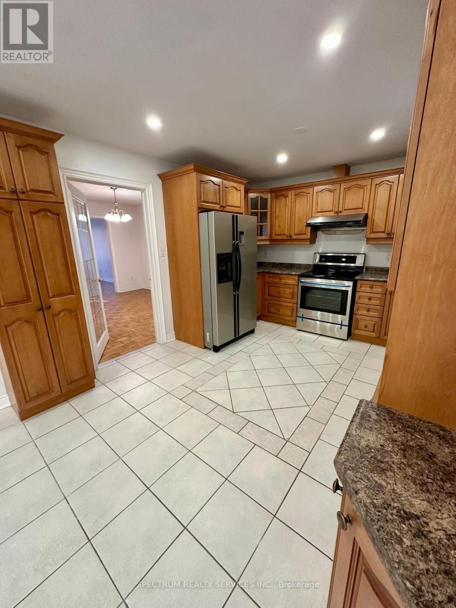 2178 Bader Crescent, Burlington, Ontario  L7P 4N5 - Photo 7 - W12611040