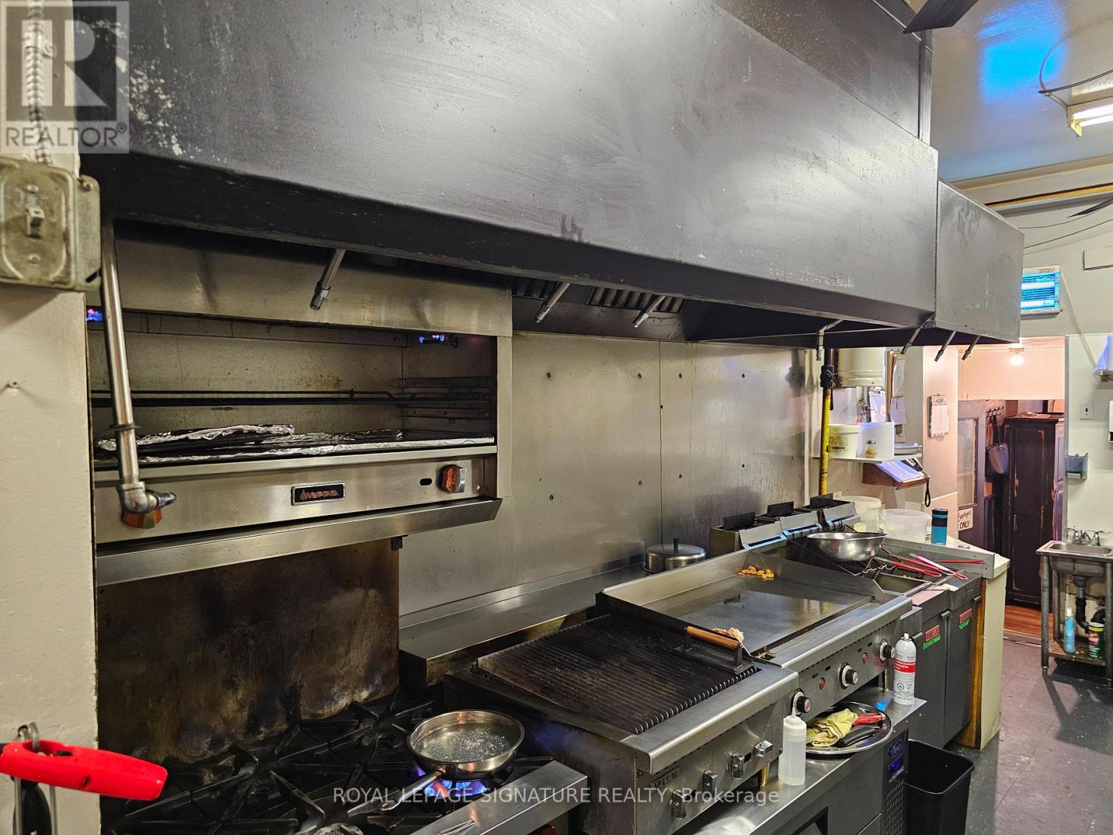 1342 Main Street E, Hamilton, Ontario  L8K 1B5 - Photo 10 - X12611032