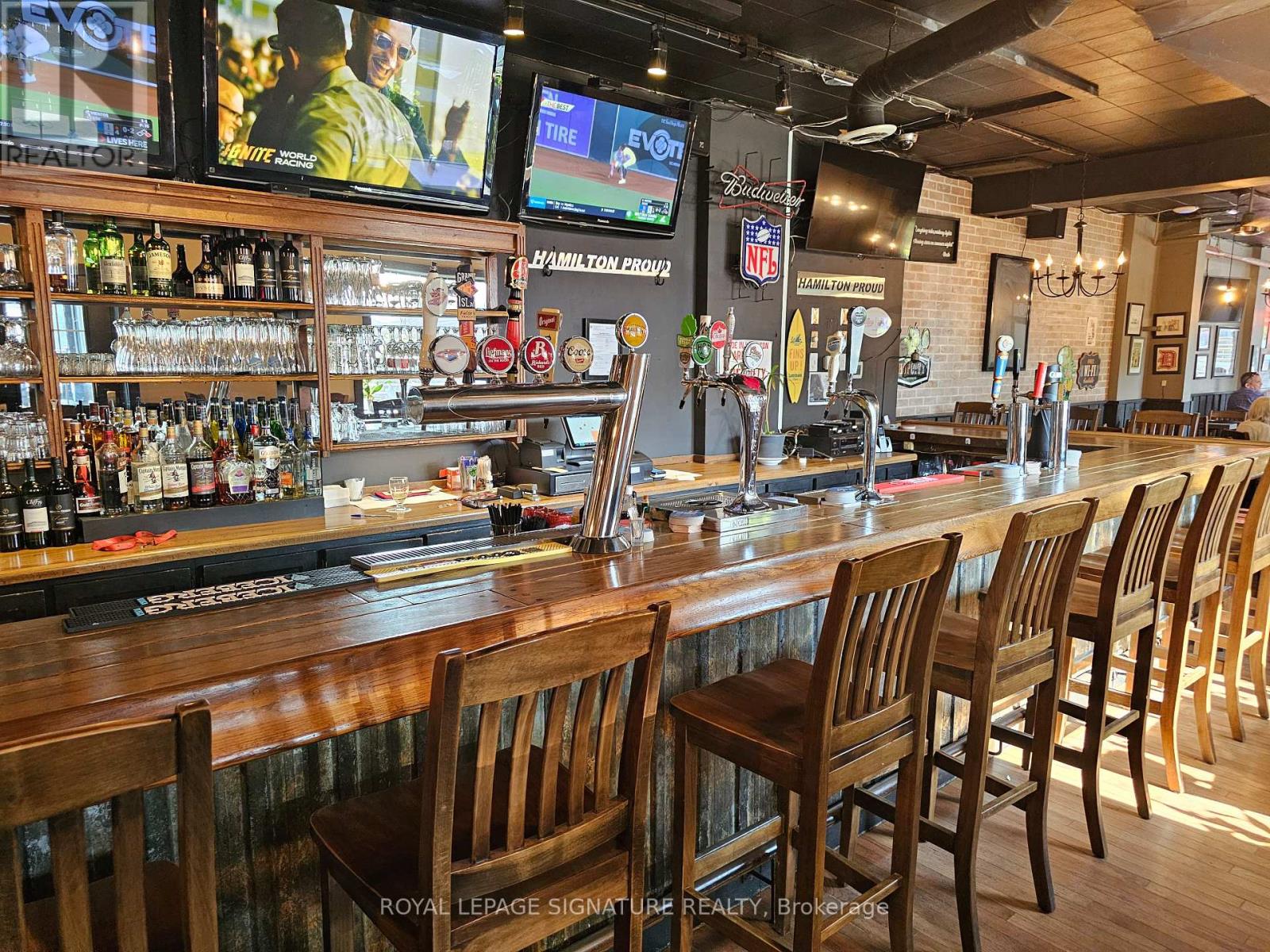 1342 Main Street E, Hamilton, Ontario  L8K 1B5 - Photo 2 - X12611032