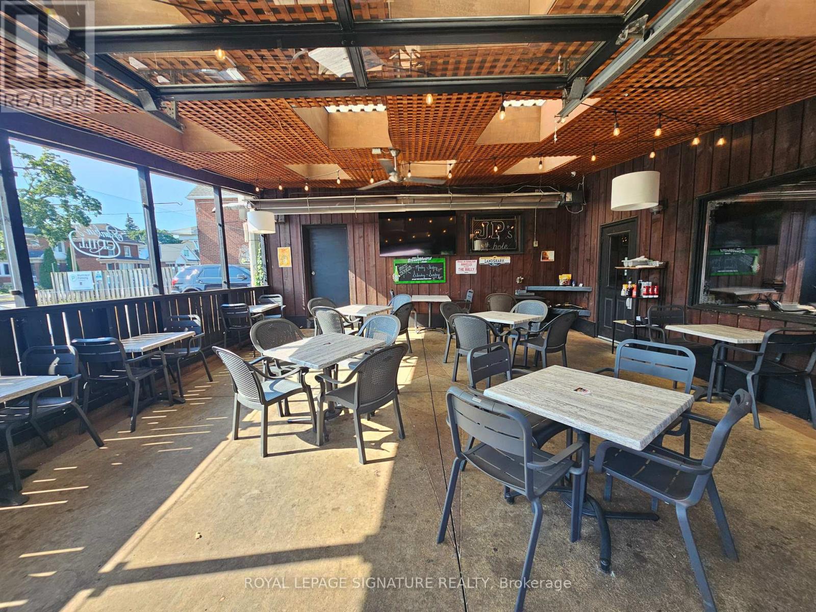 1342 Main Street E, Hamilton, Ontario  L8K 1B5 - Photo 5 - X12611032