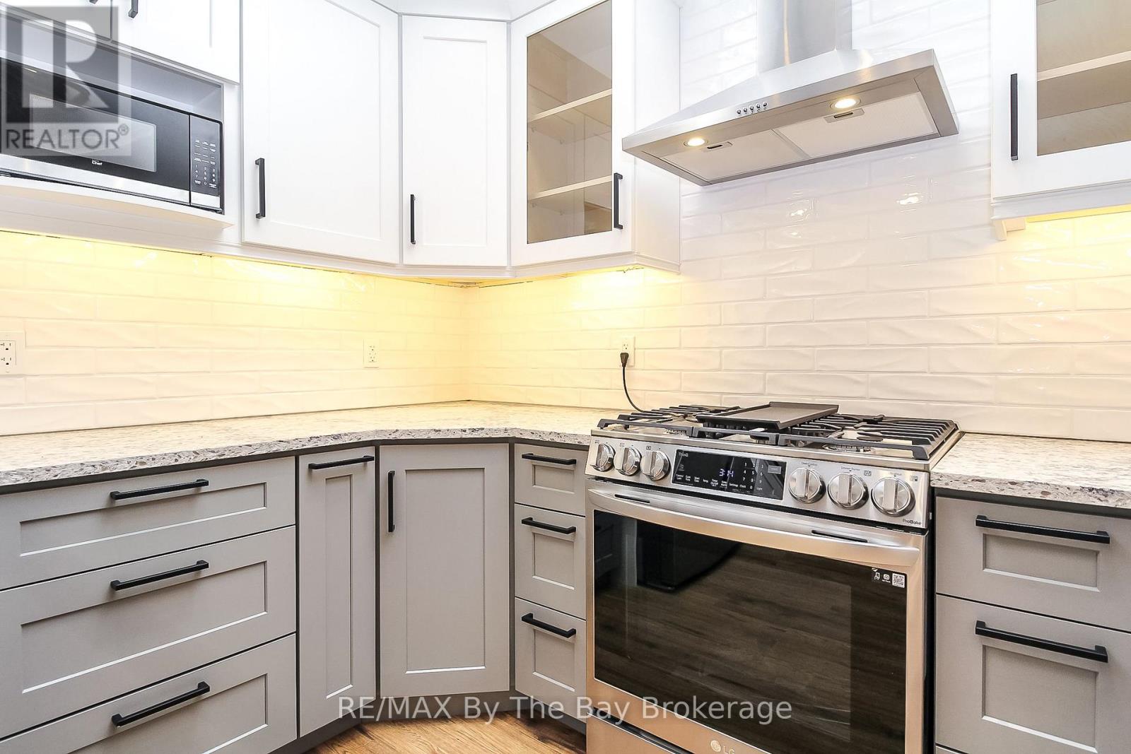 181 Knox Road E, Wasaga Beach, Ontario  L9Z 2T6 - Photo 17 - S12611064